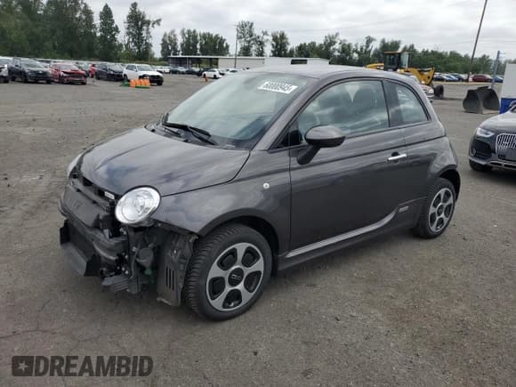 ✅ 2018 FIAT 500e • VIN: 3C3CFFGE1JT369345 • Lot: 60000945. Listed on Copart with 14,721 mi. Free auction sales archive from the USA and detailed vehicle history report at DreamBid. Image 1.