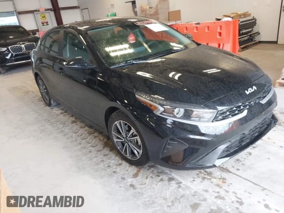 ✅ 2024 Kia Forte LXS • VIN: 3KPF24AD1RE811369 • Lot: 43248616. Wystawiony na IAAI z przebiegiem 19 350 mil. Bezpłatny archiwum sprzedaży aukcyjnych z USA i szczegółowy raport historii pojazdu na DreamBid. Zdjęcie 1.