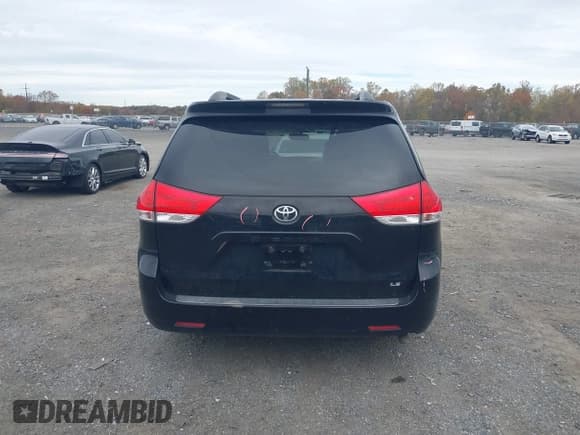 ✅ 2014 Toyota Sienna LE • VIN: 5TDKK3DC7ES457885 • Лот: 43556940. Опубликован ранее на IAAI с пробегом 177 201 миль. Бесплатный доступ к архиву аукционных продаж из США и подробный отчёт об истории автомобиля на DreamBid. Изображение 16.