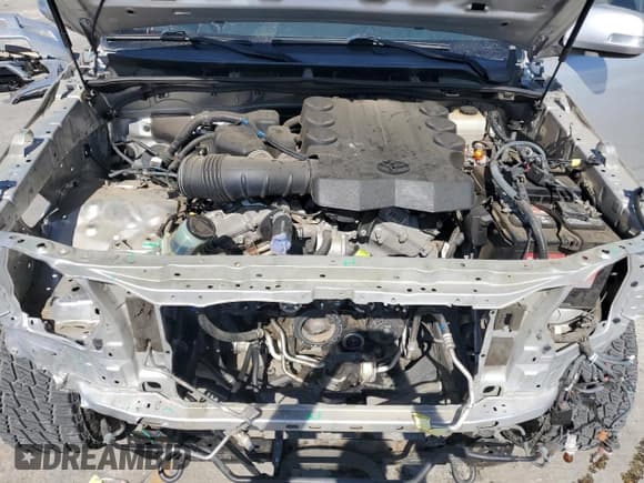 ✅ 2011 Toyota 4Runner SR5 • VIN: JTEZU5JR8B5032654 • Лот: 85884705. Опубликован ранее на Copart с пробегом 137 645 миль. Бесплатный доступ к архиву аукционных продаж из США и подробный отчёт об истории автомобиля на DreamBid. Изображение 12.