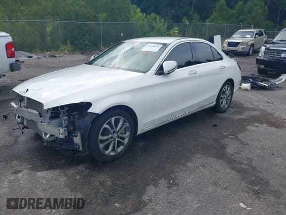 ✅ 2017 Mercedes-Benz C 300 • VIN: 55SWF4JB3HU189495 • Lot: 42668876. Wystawiony na IAAI z przebiegiem 45 724 mil. Bezpłatny archiwum sprzedaży aukcyjnych z USA i szczegółowy raport historii pojazdu na DreamBid. Zdjęcie 18.