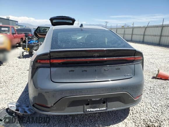 2025 Toyota Prius LE z VIN JTDACAAU1S3062446, wystawiony jako Copart lot #66959305 z przebiegiem Nie podano mil oraz Szkoda całkowita • Salvage title. Historia ofert i sprzedaży dostępna na DreamBid. Obrazek 6.