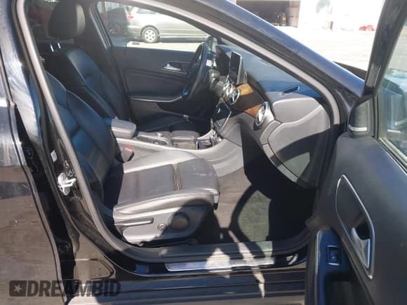 ✅ 2016 Mercedes-Benz GLA 250 • VIN: WDCTG4GB3GJ199776 • Лот: 42871497. Опубликован ранее на IAAI с пробегом 128 242 миль. Бесплатный доступ к архиву аукционных продаж из США и подробный отчёт об истории автомобиля на DreamBid. Изображение 5.