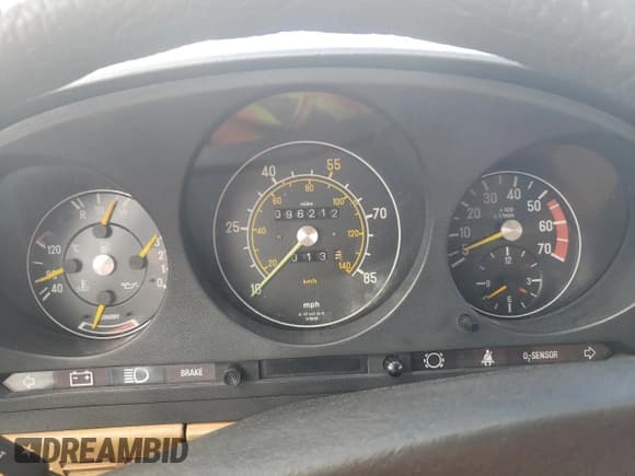 ✅ 1982 Mercedes-Benz 380 SL • VIN: WDBBA45A5CB012926 • Лот: 73131714. Опубликован ранее на Copart с пробегом 96 212 миль. Бесплатный доступ к архиву аукционных продаж из США и подробный отчёт об истории автомобиля на DreamBid. Изображение 9.