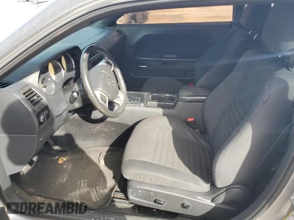 ✅ 2013 Dodge Challenger SXT • VIN: 2C3CDYAG7DH695501 • Lot: 77080244. Wystawiony na Copart z przebiegiem Nie podano. Bezpłatny archiwum sprzedaży aukcyjnych z USA i szczegółowy raport historii pojazdu na DreamBid. Zdjęcie 7.