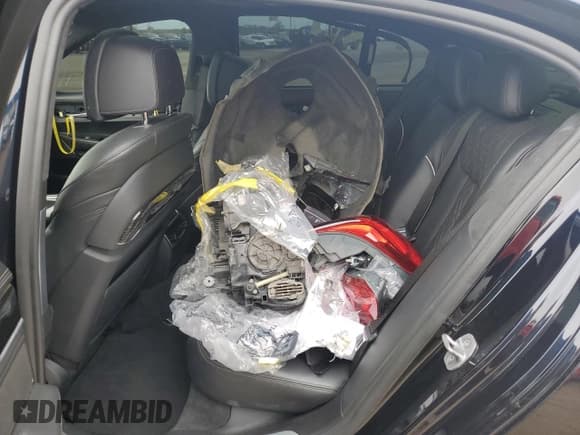 ✅ 2018 BMW 7 Series 750i xDrive • VIN: WBA7B0C52JG527205 • Lot: 57452265. Wystawiony na Copart z przebiegiem 120 655 mil. Bezpłatny archiwum sprzedaży aukcyjnych z USA i szczegółowy raport historii pojazdu na DreamBid. Zdjęcie 10.