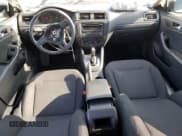 ✅ 2014 Volkswagen Jetta S • VIN: 3VW2K7AJ6EM301862 • Lot: 92117695. Wystawiony na Copart z przebiegiem 92 243 mil. Bezpłatny archiwum sprzedaży aukcyjnych z USA i szczegółowy raport historii pojazdu na DreamBid. Zdjęcie 8.