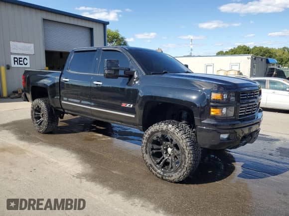 2015 Chevrolet Silverado 1500 LT with VIN 3GCUKREC8FG498892, listed as a Copart auction lot 70448715 with 114,043 mi miles and Salvage title. Bid and sale history available at DreamBid. Image 4.