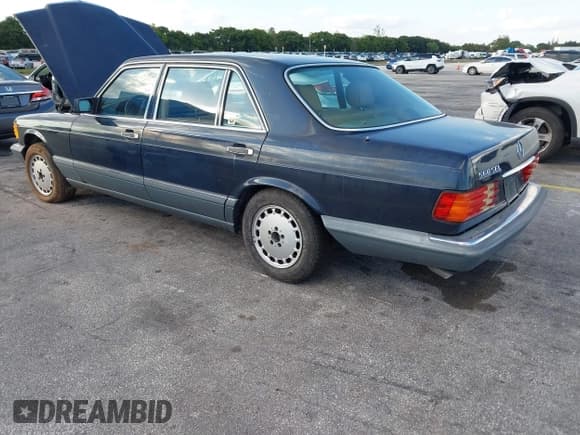 ✅ 1987 Mercedes-Benz 560 • VIN: WDBCA39D1HA321471 • Lot: 43694313. Listed on IAAI with 115,804 mi. Free auction sales archive from the USA and detailed vehicle history report at DreamBid. Image 3.