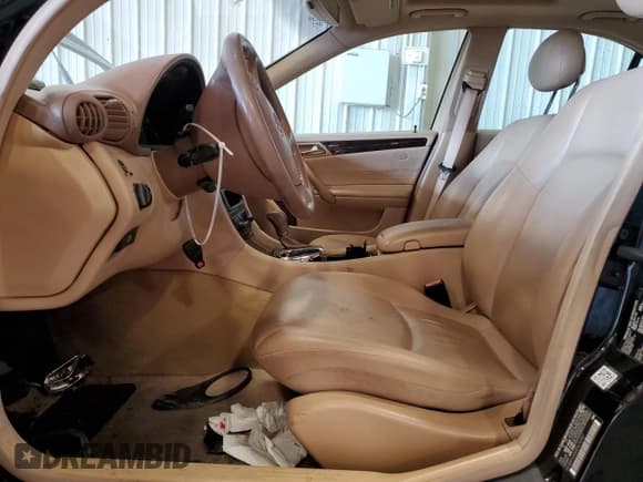 ✅ 2004 Mercedes-Benz C 320 • VIN: WDBRF64J64F476587 • Lot: 71436945. Wystawiony na Copart z przebiegiem 85 155 mil. Bezpłatny archiwum sprzedaży aukcyjnych z USA i szczegółowy raport historii pojazdu na DreamBid. Zdjęcie 7.