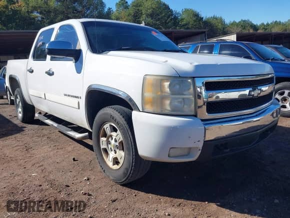 2008 Chevrolet Silverado 1500 1LT z VIN 3GCEC13J48G118065, wystawiony jako IAAI lot #43444760 z przebiegiem 301 524 mil mil oraz . Historia ofert i sprzedaży dostępna na DreamBid. Obrazek 1.