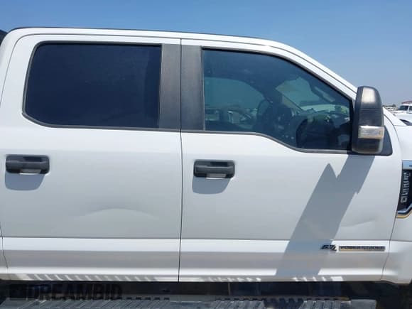 ✅ 2017 Ford F-250 Lariat • VIN: 1FT7W2BT2HEE85692 • Лот: 42325993. Опубликован ранее на IAAI с пробегом 211 296 миль. Бесплатный доступ к архиву аукционных продаж из США и подробный отчёт об истории автомобиля на DreamBid. Изображение 14.