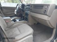 ✅ 2006 Jeep Commander • VIN: 1J8HG48K56C324296 • Lot: 42735532. Wystawiony na IAAI z przebiegiem 143 009 mil. Bezpłatny archiwum sprzedaży aukcyjnych z USA i szczegółowy raport historii pojazdu na DreamBid. Zdjęcie 5.