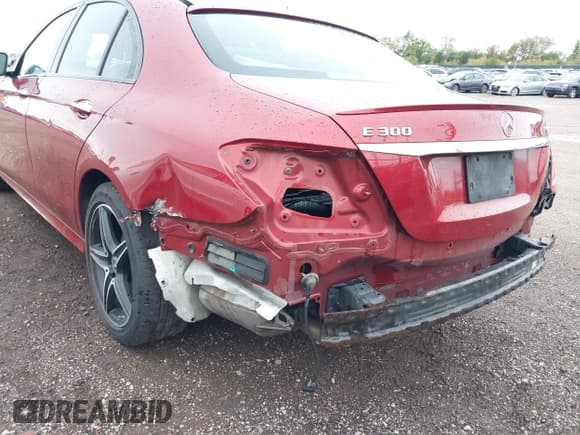 ✅ 2018 Mercedes-Benz E 300 • VIN: WDDZF4KBXJA358722 • Lot: 43373816. Listed on IAAI with 100,936 mi. Free auction sales archive from the USA and detailed vehicle history report at DreamBid. Image 6.