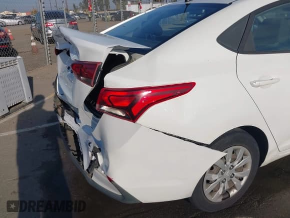 ✅ 2019 Hyundai Accent SE • VIN: 3KPC24A31KE052805 • Lot: 43614854. Listed on IAAI with 105,490 mi. Free auction sales archive from the USA and detailed vehicle history report at DreamBid. Image 17.