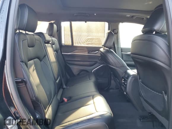 ✅ 2025 Jeep Grand Cherokee Limited • VIN: 1C4RJGBG0SC268717 • Лот: 70773625. Опубликован ранее на Copart с пробегом 1 453 миль. Бесплатный доступ к архиву аукционных продаж из США и подробный отчёт об истории автомобиля на DreamBid. Изображение 11.