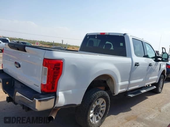 ✅ 2019 Ford F-250 XL • VIN: 1FT7W2B65KED74071 • Lot: 42505692. Listed on IAAI with 197,880 mi. Free auction sales archive from the USA and detailed vehicle history report at DreamBid. Image 13.