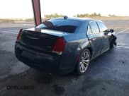 ✅ 2019 Chrysler 300 Limited • VIN: 2C3CCAEG0KH693512 • Lot: 43685367. Wystawiony na IAAI z przebiegiem 108 920 mil. Bezpłatny archiwum sprzedaży aukcyjnych z USA i szczegółowy raport historii pojazdu na DreamBid. Zdjęcie 4.