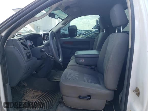 ✅ 2006 Dodge 2500 ST • VIN: 3D7KR26C46G110622 • Лот: 62481004. Опубликован ранее на Copart с пробегом 162 337 миль. Бесплатный доступ к архиву аукционных продаж из США и подробный отчёт об истории автомобиля на DreamBid. Изображение 7.