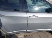 ✅ 2023 Jeep Compass (RED) Edition • VIN: 3C4NJDCN4PT512584 • Lot: 41378904. Wystawiony na IAAI z przebiegiem 43 690 mil. Bezpłatny archiwum sprzedaży aukcyjnych z USA i szczegółowy raport historii pojazdu na DreamBid. Zdjęcie 13.