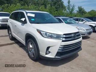 ✅ 2017 Toyota Highlander Limited • VIN: 5TDDZRFH8HS463876 • Lot: 42793622. Listed on IAAI with 110,703 mi. Free auction sales archive from the USA and detailed vehicle history report at DreamBid. Image 1.