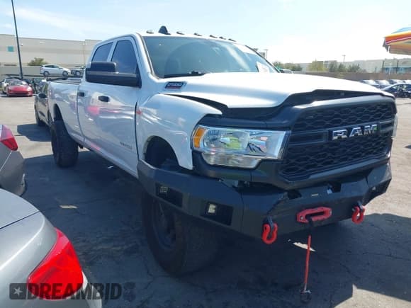 ✅ 2021 Ram 2500 Tradesman • VIN: 3C6UR5HJ5MG606694 • Lot: 41818747. Wystawiony na IAAI z przebiegiem 93 665 mil. Bezpłatny archiwum sprzedaży aukcyjnych z USA i szczegółowy raport historii pojazdu na DreamBid. Zdjęcie 1.