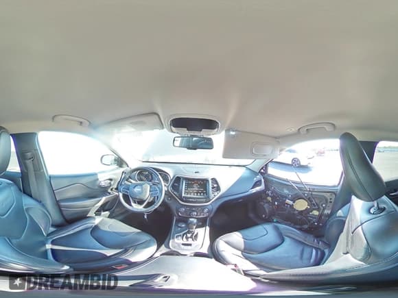 ✅ 2018 Jeep Cherokee Limited • VIN: 1C4PJMDB2JD525442 • Lot: 90337155. Listed on Copart with 92,779 mi. Free auction sales archive from the USA and detailed vehicle history report at DreamBid. Image 16.