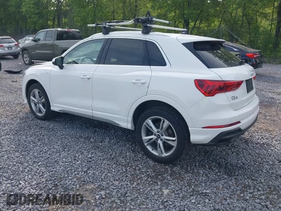✅ 2022 Audi Q3 S line Premium • VIN: WA1DECF38N1058326 • Lot: 42362353. Listed on IAAI with 38,723 mi. Free auction sales archive from the USA and detailed vehicle history report at DreamBid. Image 3.