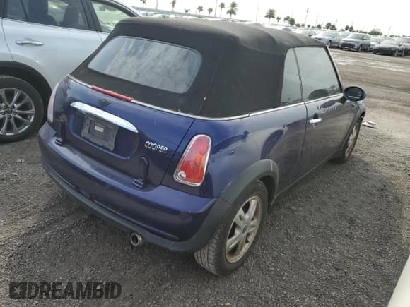 ✅ 2005 MINI Convertible • VIN: WMWRF33545TF62634 • Lot: 76203824. Wystawiony na Copart z przebiegiem 126 991 mil. Bezpłatny archiwum sprzedaży aukcyjnych z USA i szczegółowy raport historii pojazdu na DreamBid. Zdjęcie 3.