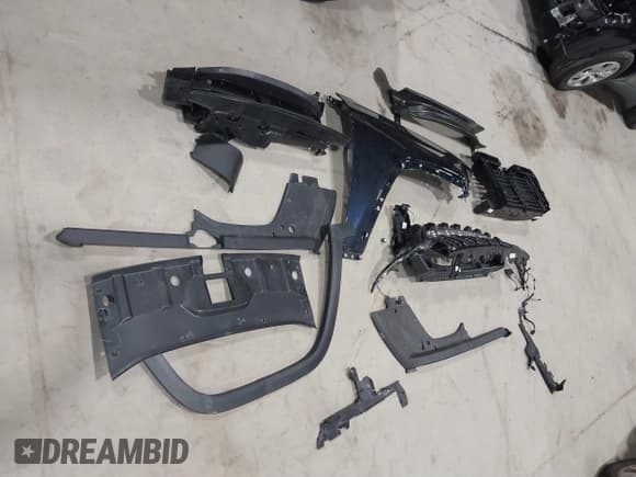 ✅ 2024 Jeep Grand Cherokee • VIN: 1C4RJYB65R8582910 • Lot: 41719656. Listed on IAAI with 9,176 mi. Free auction sales archive from the USA and detailed vehicle history report at DreamBid. Image 12.