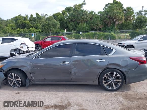 ✅ 2017 Nissan Altima SR • VIN: 1N4AL3AP0HC279569 • Lot: 42357608. Listed on IAAI with 92,950 mi. Free auction sales archive from the USA and detailed vehicle history report at DreamBid. Image 14.