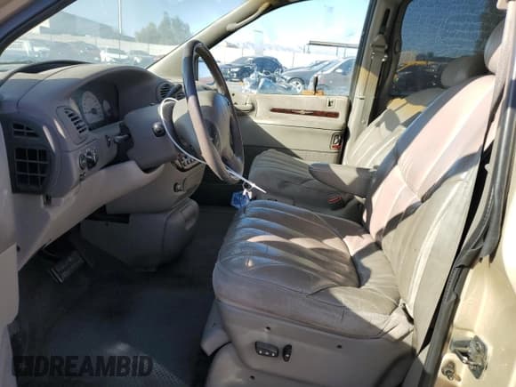 ✅ 2000 Chrysler Town & Country Limited • VIN: 1C4GP64L9YB521378 • Lot: 41983765. Listed on Copart with 74,216 mi. Free auction sales archive from the USA and detailed vehicle history report at DreamBid. Image 7.