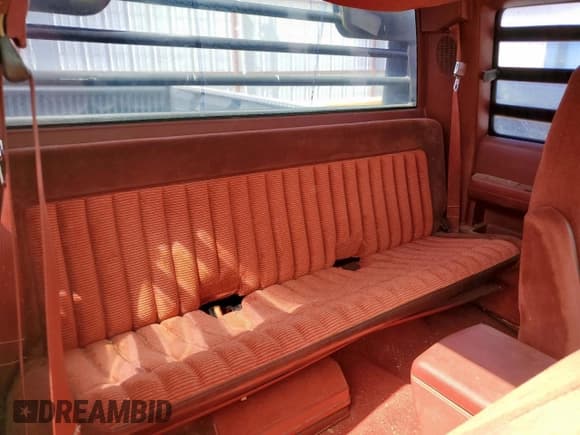 ✅ 1992 GMC Sierra 1500 • VIN: 2GTHC39NXN1556192 • Lot: 55469485. Wystawiony na Copart z przebiegiem 128 938 mil. Bezpłatny archiwum sprzedaży aukcyjnych z USA i szczegółowy raport historii pojazdu na DreamBid. Zdjęcie 10.