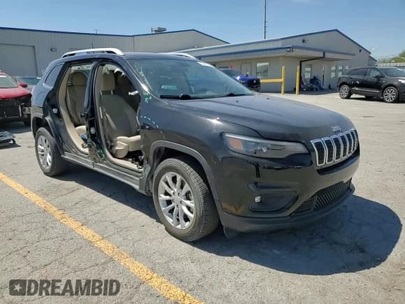 ✅ 2019 Jeep Cherokee Latitude • VIN: 1C4PJLCX7KD301625 • Lot: 66413075. Wystawiony na Copart z przebiegiem 56 223 mil. Bezpłatny archiwum sprzedaży aukcyjnych z USA i szczegółowy raport historii pojazdu na DreamBid. Zdjęcie 14.