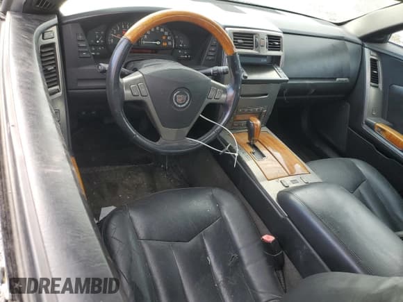 ✅ 2005 Cadillac XLR • VIN: 1G6YV34A355601313 • Lot: 63663255. Wystawiony na Copart z przebiegiem 198 315 mil. Bezpłatny archiwum sprzedaży aukcyjnych z USA i szczegółowy raport historii pojazdu na DreamBid. Zdjęcie 8.