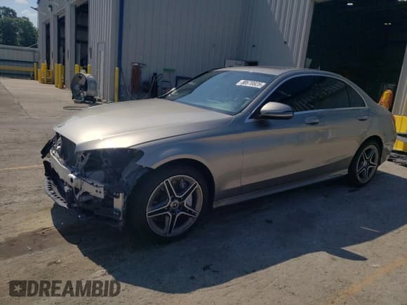 ✅ 2020 Mercedes-Benz C 300 • VIN: WDDWF8EB2LR527397 • Lot: 80670825. Wystawiony na Copart z przebiegiem 64 331 mil. Bezpłatny archiwum sprzedaży aukcyjnych z USA i szczegółowy raport historii pojazdu na DreamBid. Zdjęcie 1.