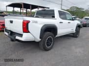 ✅ 2024 Toyota Tacoma SR5 • VIN: 3TYLB5JN0RT011867 • Lot: 43376269. Wystawiony na IAAI z przebiegiem 11 323 mil. Bezpłatny archiwum sprzedaży aukcyjnych z USA i szczegółowy raport historii pojazdu na DreamBid. Zdjęcie 4.