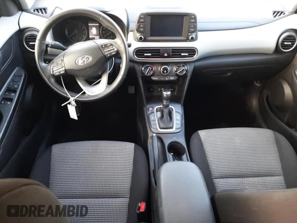 ✅ 2021 Hyundai Kona SEL • VIN: KM8K22AAXMU689111 • Лот: 42703654. Опубликован ранее на Copart с пробегом 43 272 миль. Бесплатный доступ к архиву аукционных продаж из США и подробный отчёт об истории автомобиля на DreamBid. Изображение 8.