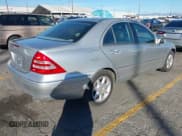 ✅ 2003 Mercedes-Benz C 240 • VIN: WDBRF61J13A480675 • Lot: 43861184. Wystawiony na IAAI z przebiegiem Nie podano. Bezpłatny archiwum sprzedaży aukcyjnych z USA i szczegółowy raport historii pojazdu na DreamBid. Zdjęcie 4.