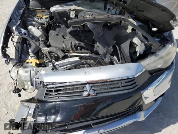 2017 Mitsubishi Outlander SEL z VIN JA4AP4AW3HZ045266, wystawiony jako Copart lot #51518255 z przebiegiem 95 371 mil mil oraz Szkoda całkowita • Salvage title. Historia ofert i sprzedaży dostępna na DreamBid. Obrazek 14.