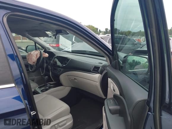 ✅ 2019 Honda Pilot EX-L • VIN: 5FNYF5H51KB038629 • Lot: 43342079. Listed on IAAI with 53,948 mi. Free auction sales archive from the USA and detailed vehicle history report at DreamBid. Image 5.