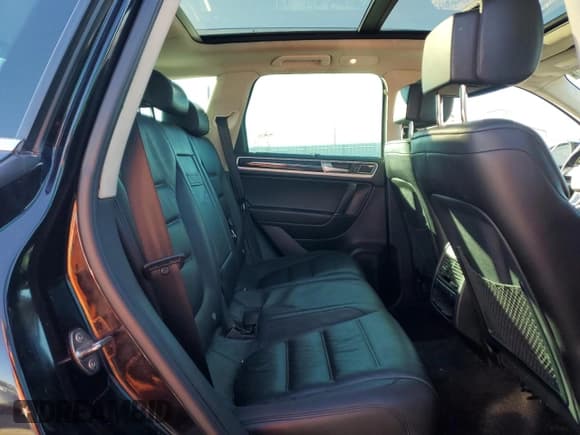 ✅ 2016 Volkswagen Touareg Lux • VIN: WVGEF9BP8GD001804 • Lot: 91885205. Wystawiony na Copart z przebiegiem 62 856 mil. Bezpłatny archiwum sprzedaży aukcyjnych z USA i szczegółowy raport historii pojazdu na DreamBid. Zdjęcie 11.