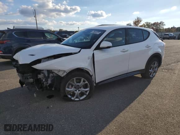 2024 Dodge Hornet R/T z VIN ZACPDFCW4R3A28405, wystawiony jako Copart lot #89726945 z przebiegiem 35 483 mil mil oraz Nie do naprawy • Non repairable. Historia ofert i sprzedaży dostępna na DreamBid. Obrazek 1.