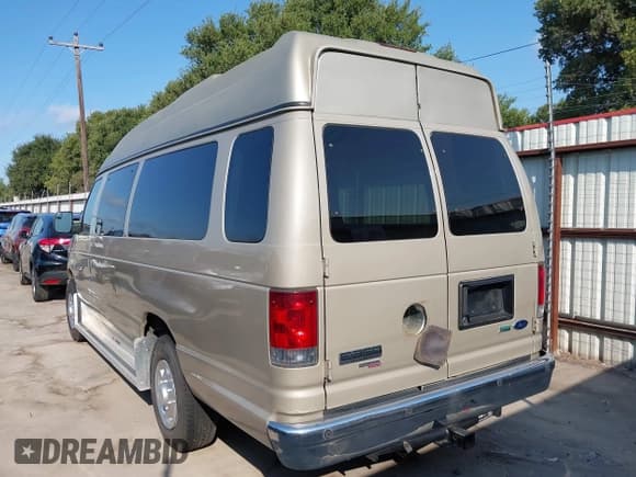 ✅ 2011 Ford Econoline Passenger XL • VIN: 1FBSS3BL3BDA15796 • Lot: 42903744. Wystawiony na IAAI z przebiegiem 82 298 mil. Bezpłatny archiwum sprzedaży aukcyjnych z USA i szczegółowy raport historii pojazdu na DreamBid. Zdjęcie 3.