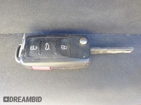 ✅ 2018 Volkswagen Tiguan • VIN: WVGBV7AX7JK002294 • Lot: 43472868. Wystawiony na IAAI z przebiegiem 114 737 mil. Bezpłatny archiwum sprzedaży aukcyjnych z USA i szczegółowy raport historii pojazdu na DreamBid. Zdjęcie 11.