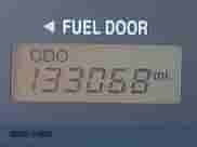 2005 Hyundai Santa Fe GLS z VIN KM8SC73EX5U003712, wystawiony jako IAAI lot #42591571 z przebiegiem 133 068 mil mil oraz . Historia ofert i sprzedaży dostępna na DreamBid. Obrazek 16.