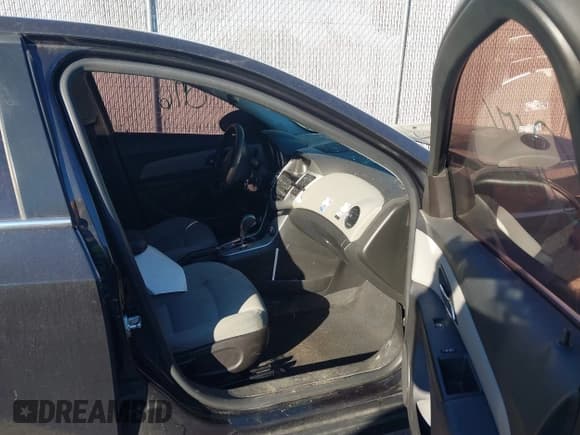 ✅ 2016 Chevrolet Cruze LT • VIN: 1G1PE5SB1G7149202 • Lot: 43530176. Listed on IAAI with 155,633 mi. Free auction sales archive from the USA and detailed vehicle history report at DreamBid. Image 5.