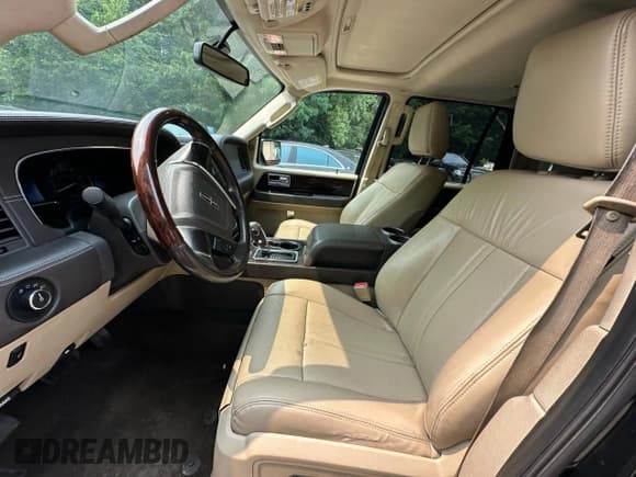 ✅ 2015 Lincoln Navigator • VIN: 5LMJJ2JT2FEJ12261 • Lot: 84904785. Wystawiony na Copart z przebiegiem 176 293 mil. Bezpłatny archiwum sprzedaży aukcyjnych z USA i szczegółowy raport historii pojazdu na DreamBid. Zdjęcie 9.