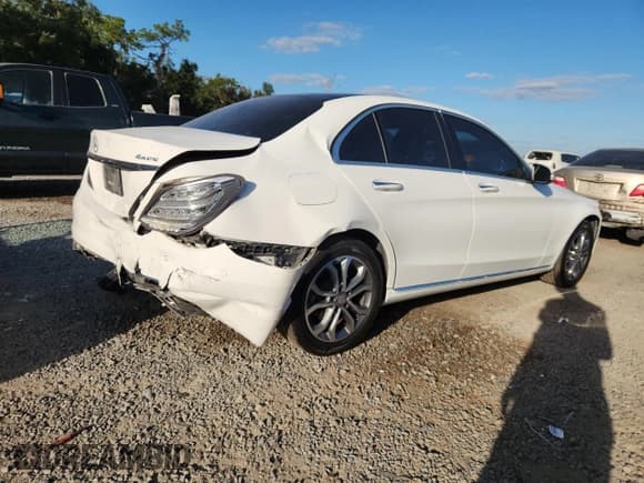 ✅ 2015 Mercedes-Benz C 300 • VIN: 55SWF4KB8FU018298 • Лот: 91368045. Опубликован ранее на Copart с пробегом 158 076 миль. Бесплатный доступ к архиву аукционных продаж из США и подробный отчёт об истории автомобиля на DreamBid. Изображение 3.