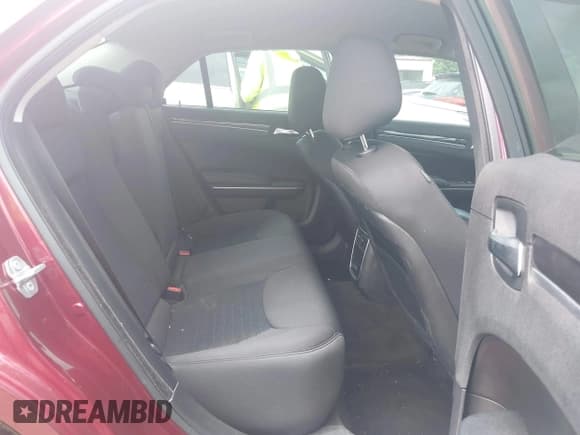 ✅ 2018 Chrysler 300 Touring L • VIN: 2C3CCAAGXJH275057 • Лот: 42945101. Опубликован ранее на IAAI с пробегом Не указан. Бесплатный доступ к архиву аукционных продаж из США и подробный отчёт об истории автомобиля на DreamBid. Изображение 8.